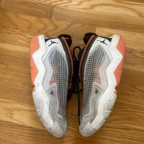 Jorden why not .6 boys basketball sneakers - Picture 4 of 9